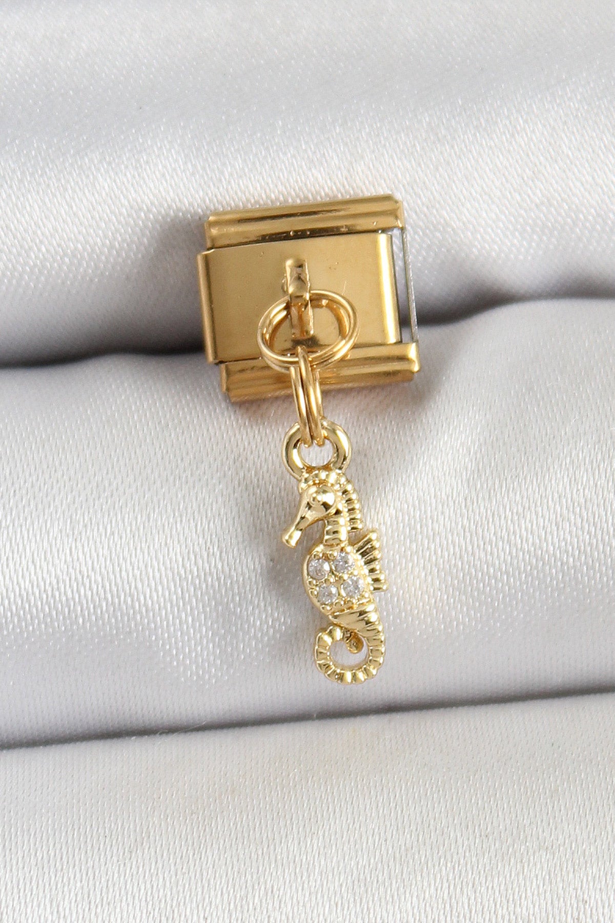 316L Çelik Sallantılı Zirkon Taşlı Deniz Atı Model Gold Renk Nomination Charm