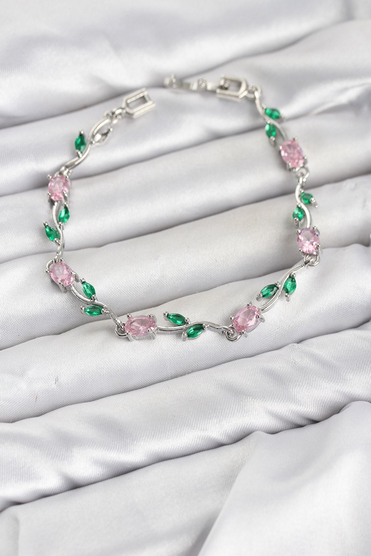 Pirinç Gümüş Renk Pembe Zirkon Taşlı Çiçek Model Kadın Bileklik