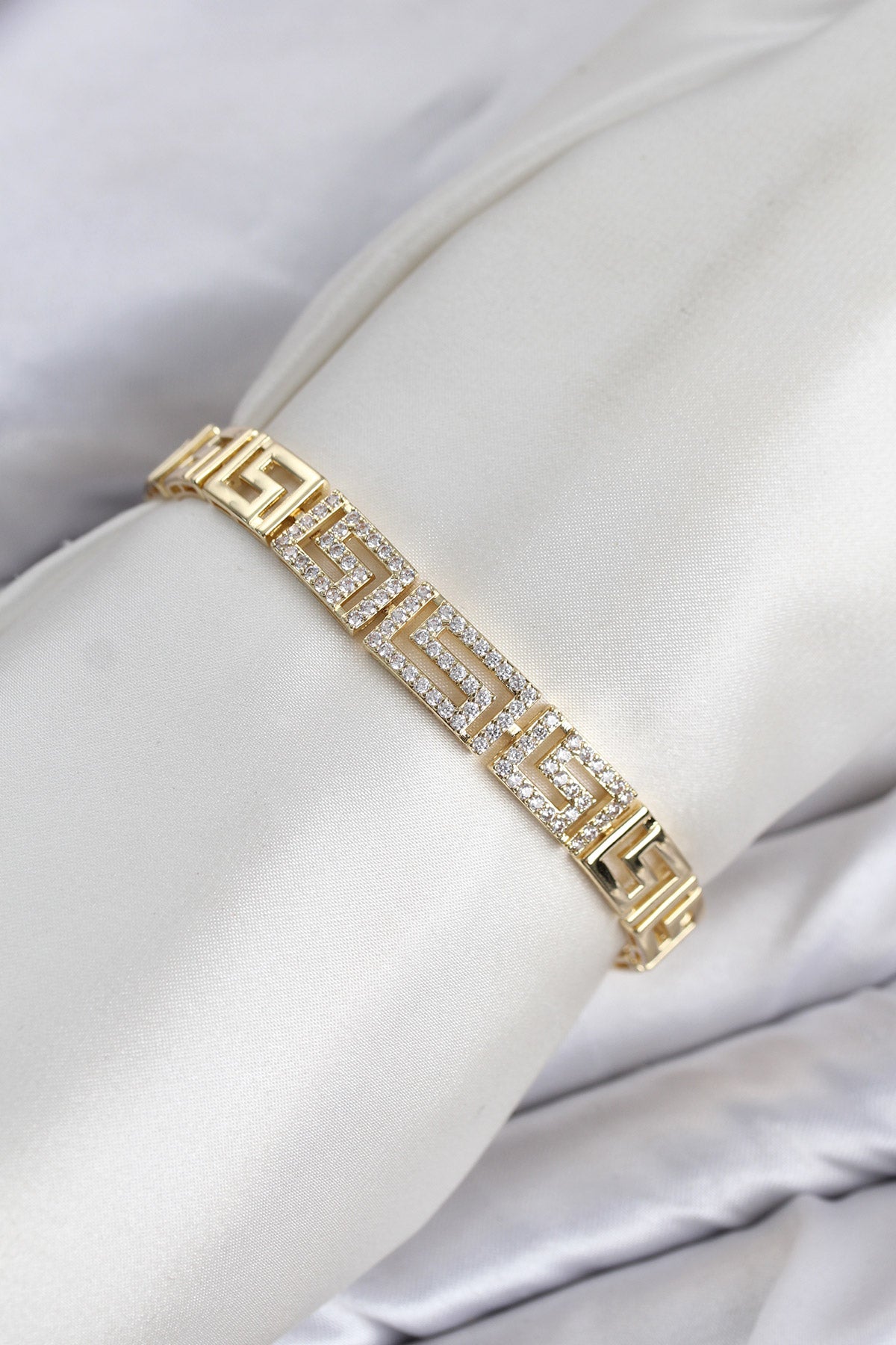 CM Labirent Model Zirkon Taşlı VIP Seri Gold Renk Pirinç Kadın Bileklik