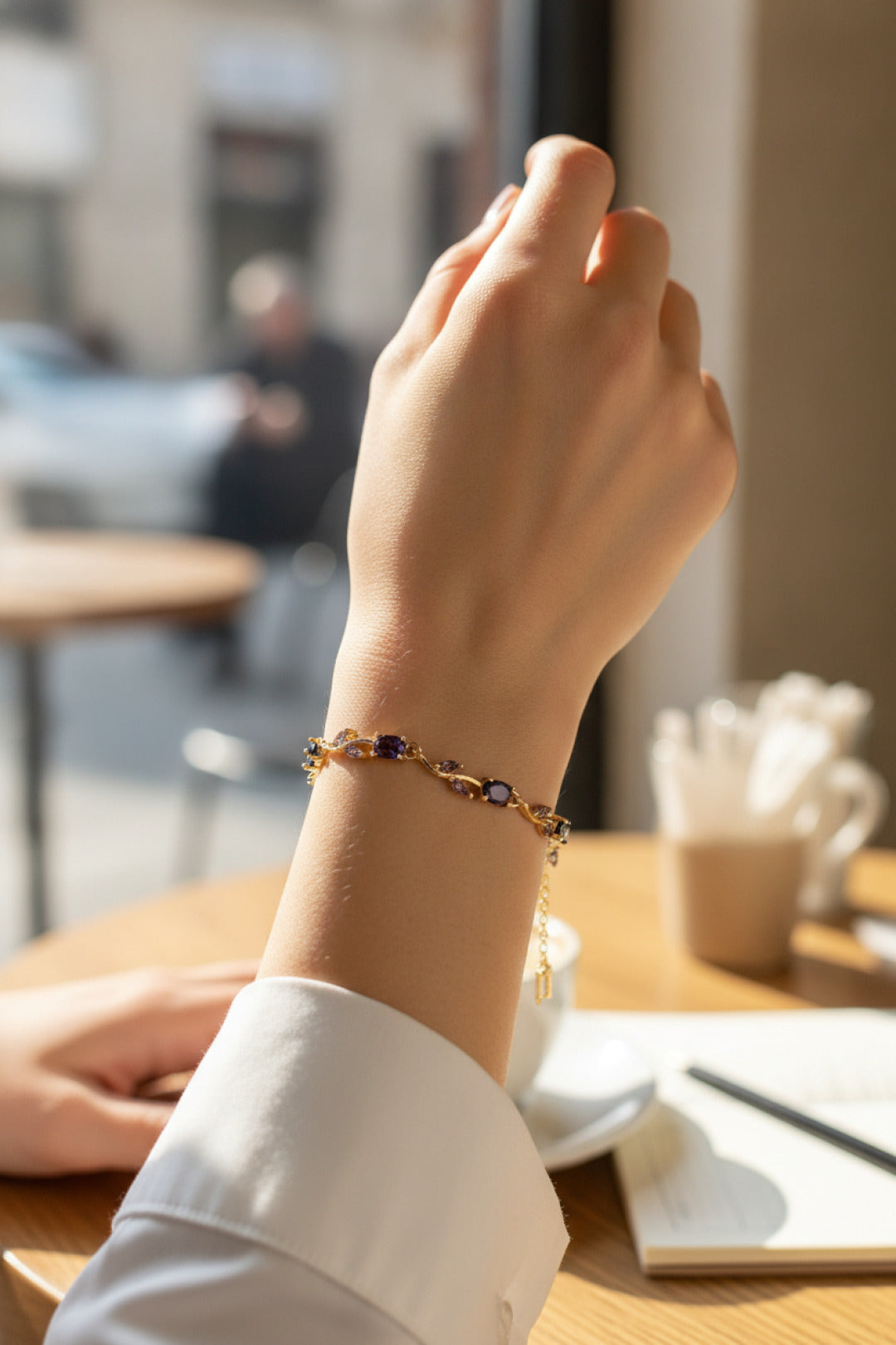 Pirinç Gold Renk Mor Zirkon Taşlı Çiçek Model Kadın Bileklik
