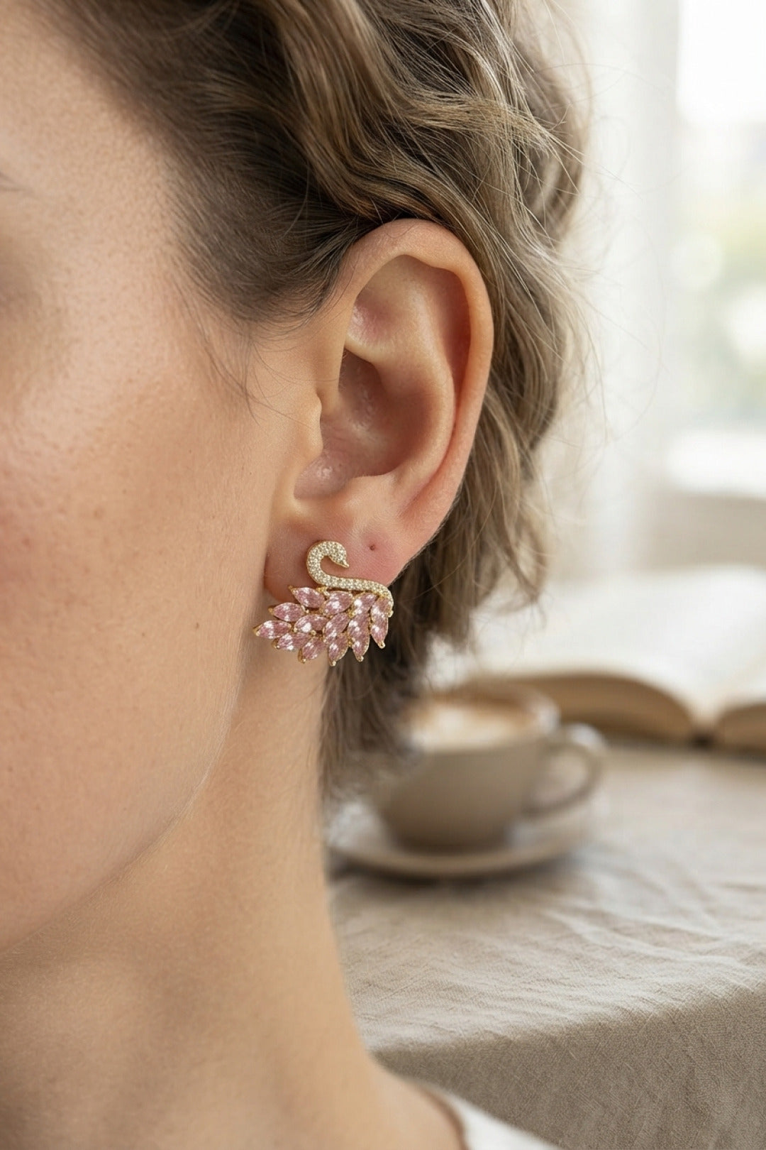 Pembe Zirkon Taşlı Gold Swan Kuğu Model Kadın Küpe
