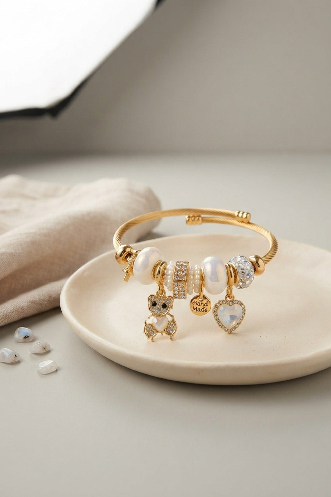 Tedy Bear Model Gold Renk Beyaz Charmlı Bileklik