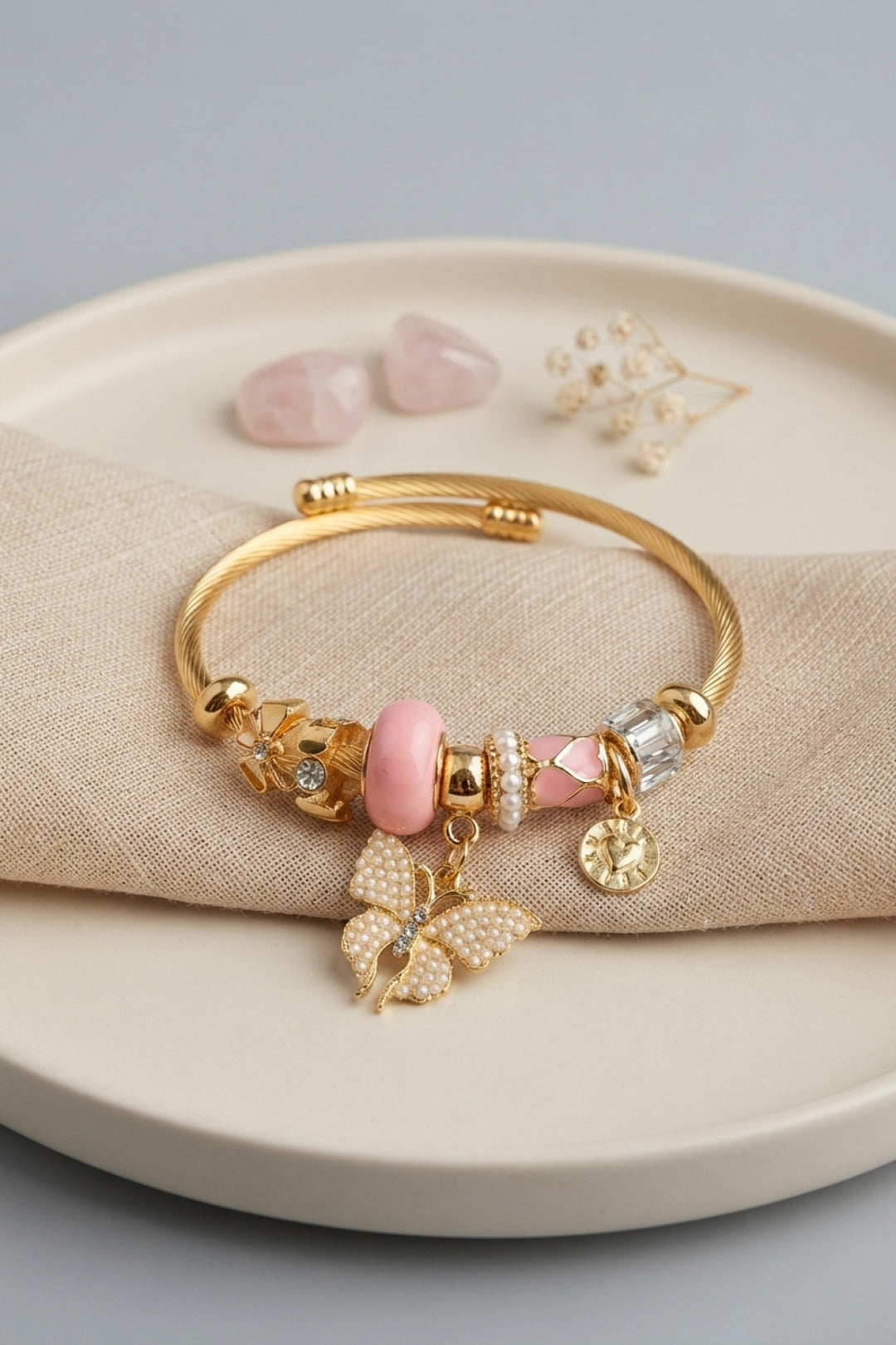 Pembe Kelebek Model Gold Renk Charmlı Bileklik