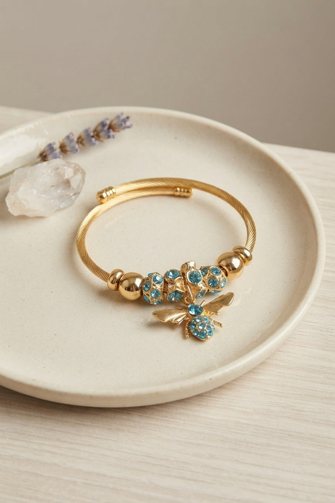 Mavi Arı Model Gold Renk Charm Bileklik