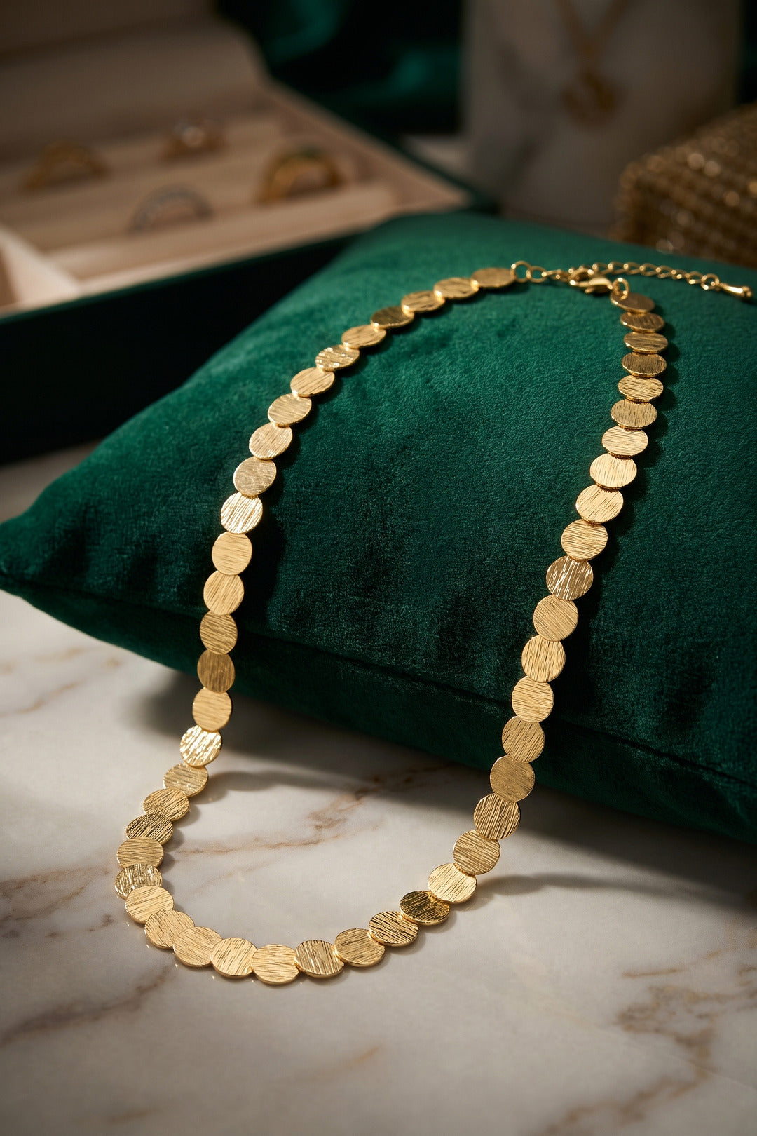 Plaka Model Gold Renk Pirinç Kadın Kolye