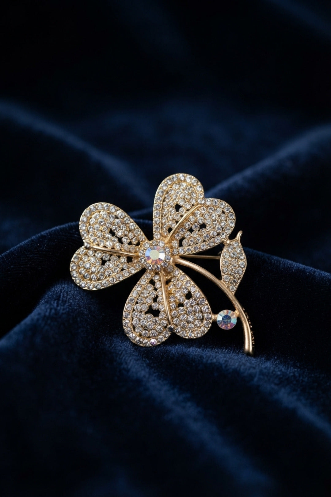Gold Renk Zirkon Taşlı Yonca Model Broş