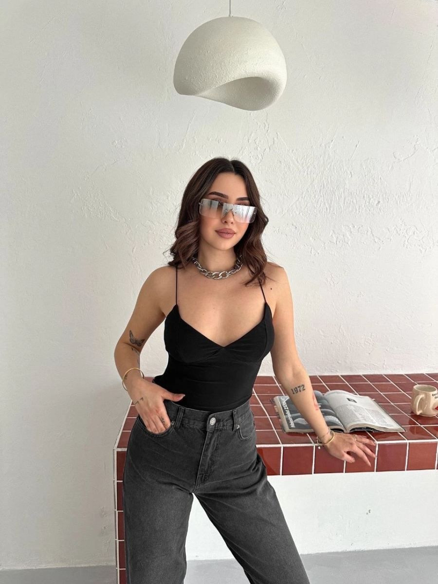 Kadın Derin Dekolte Askılı Body Sırt Dekolteli Şık Kolsuz Yazlık Bodysuit - Siyah