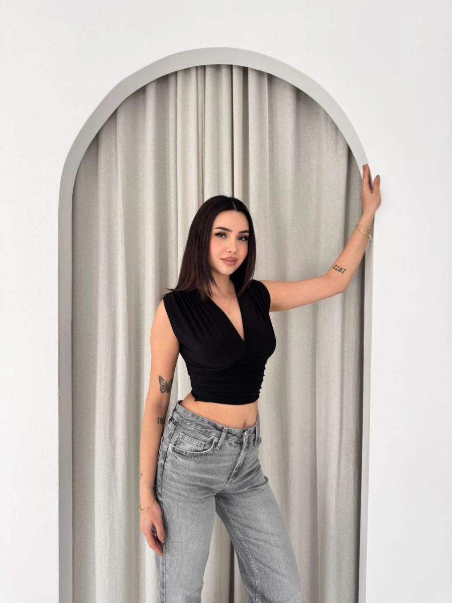 Kadın Vatkalı Kolsuz V Yaka Drapeli Crop Bluz Likralı Fit - Siyah
