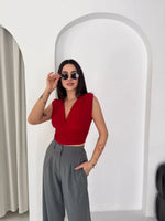 Kadın Vatkalı Kolsuz V Yaka Drapeli Crop Bluz Likralı Fit - Kırmızı
