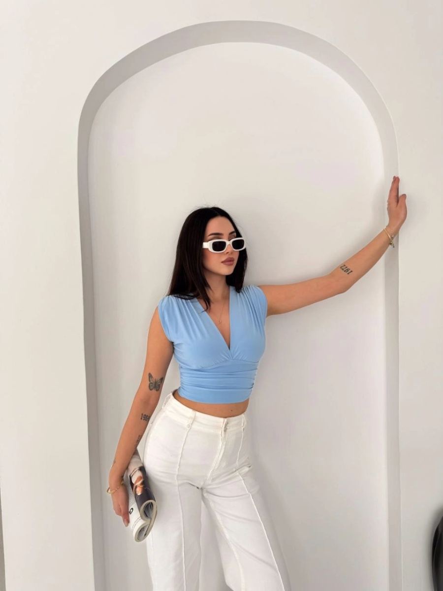 Kadın Vatkalı Kolsuz V Yaka Drapeli Crop Bluz Likralı Fit - Bebek Mavisi