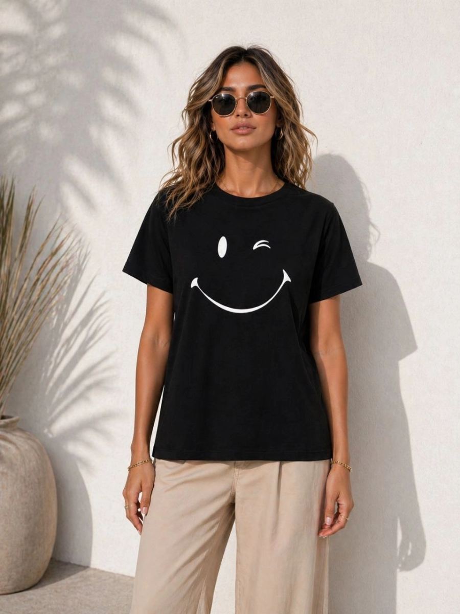 Kadın Minimal Gülümseyen Yüz Baskılı Tişört Kısa Kol Yazlık T-Shirt - Siyah