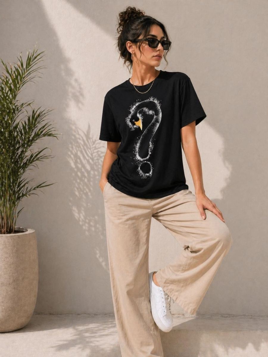 Kadın Kuğu Figürlü Soru İşareti Baskılı Tişört Kısa Kol T-Shirt - Siyah