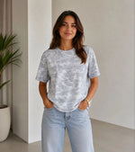Kadın Batik Desenli Tişört Bisiklet Yaka Kısa Kol Regular Fit T-shirt - Gri