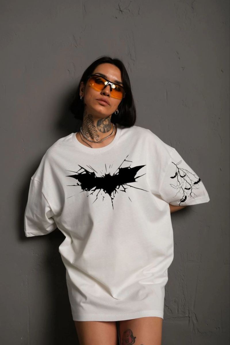 Kadın Bisiklet yaka tişort Ön ve Kol Yarasa Baskılı T-shirt  - Beyaz