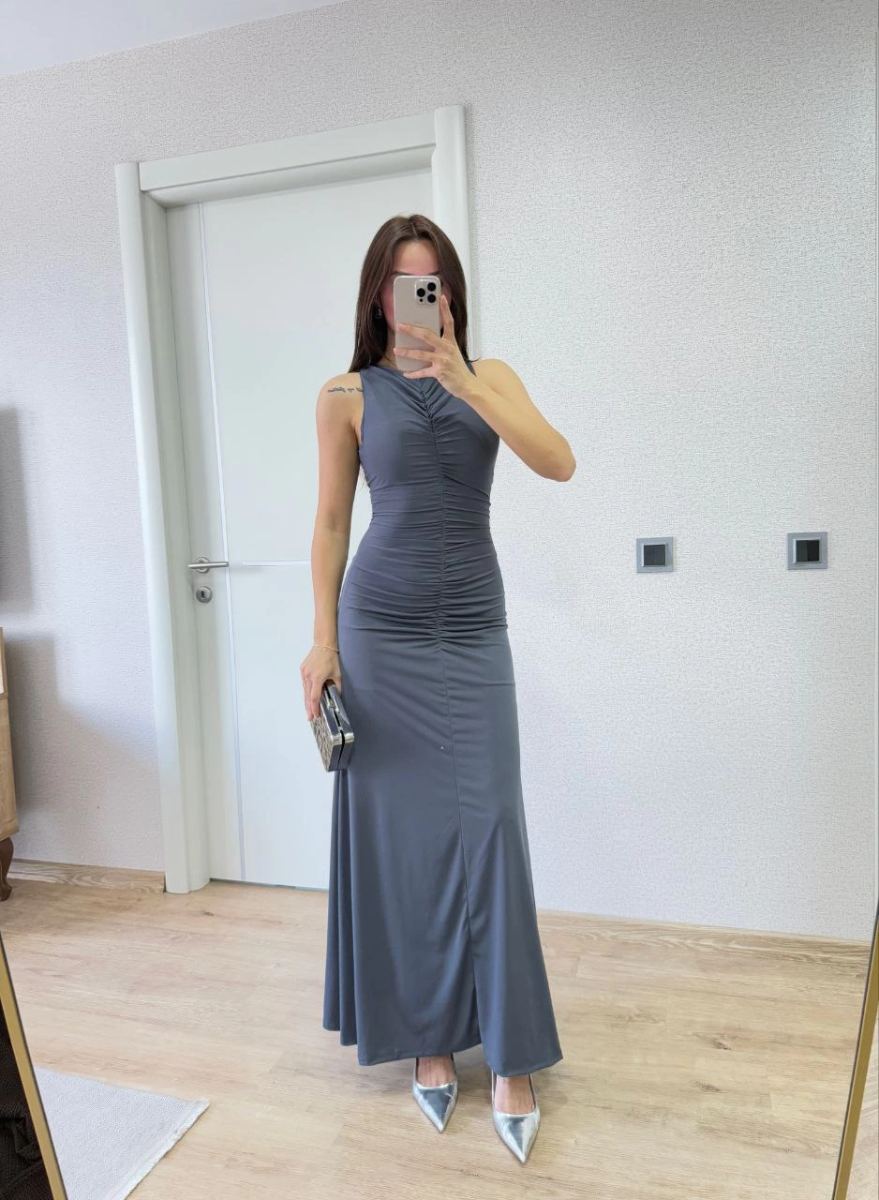 Kadın Bürümcük Kumaşlı İçi Astarlı Üzgülü Kolsuz Büzgülü Uzun Elbise - Füme